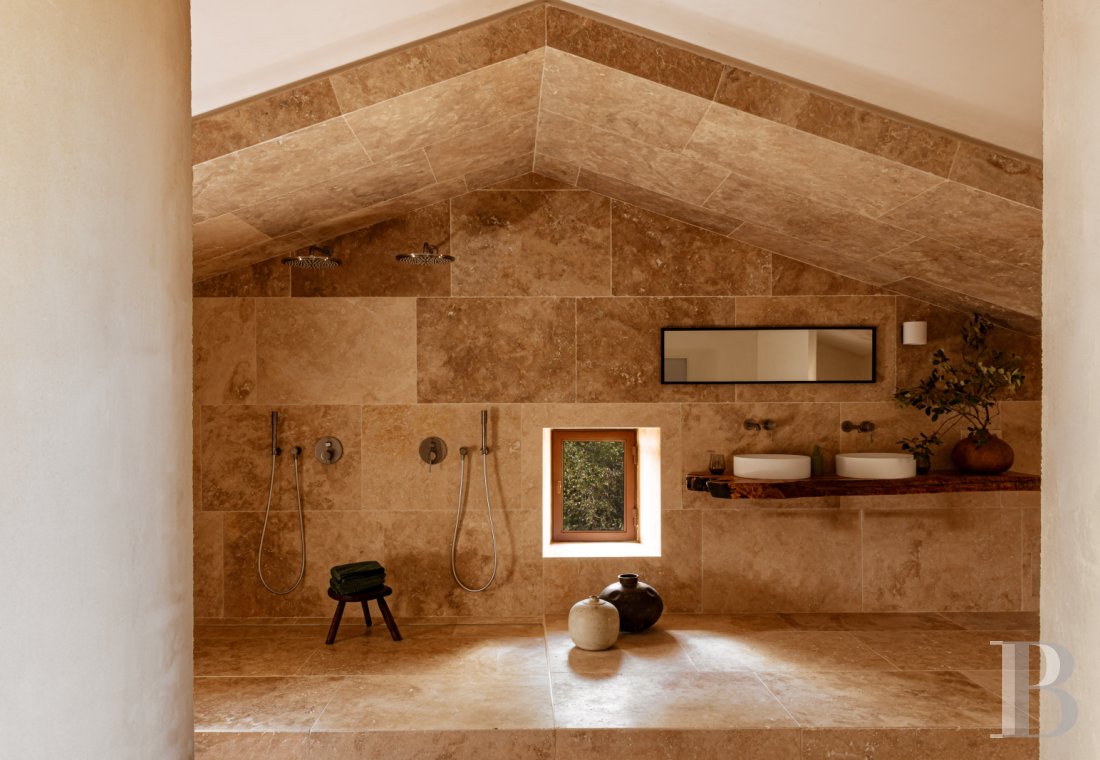 Dans le Gard, en bordure de l’Ardèche, un ancien mas restauré au milieu des oliviers, des vignes et des lavandes - photo  n°20